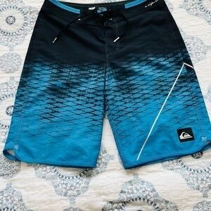 Quicksilver Board Shorts 18 Youth in Good Condition